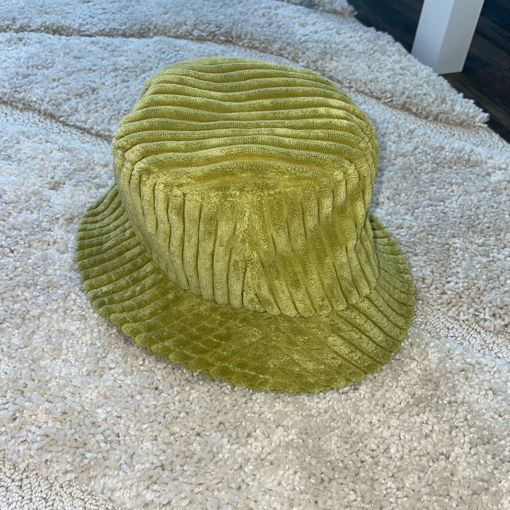 urban outfitters bucket hat one size green